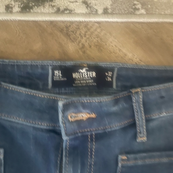 New hollister jeans - Picture 2 of 3
